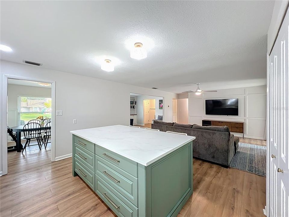 En Venta: $485,000 (3 camas, 2 baños, 1718 Pies cuadrados)