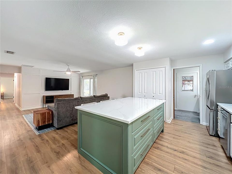 En Venta: $485,000 (3 camas, 2 baños, 1718 Pies cuadrados)