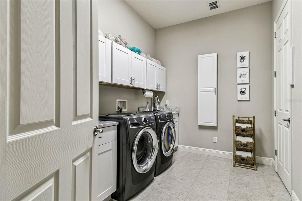 For Sale: $1,395,000 (2 beds, 3 baths, 2625 Square Feet)