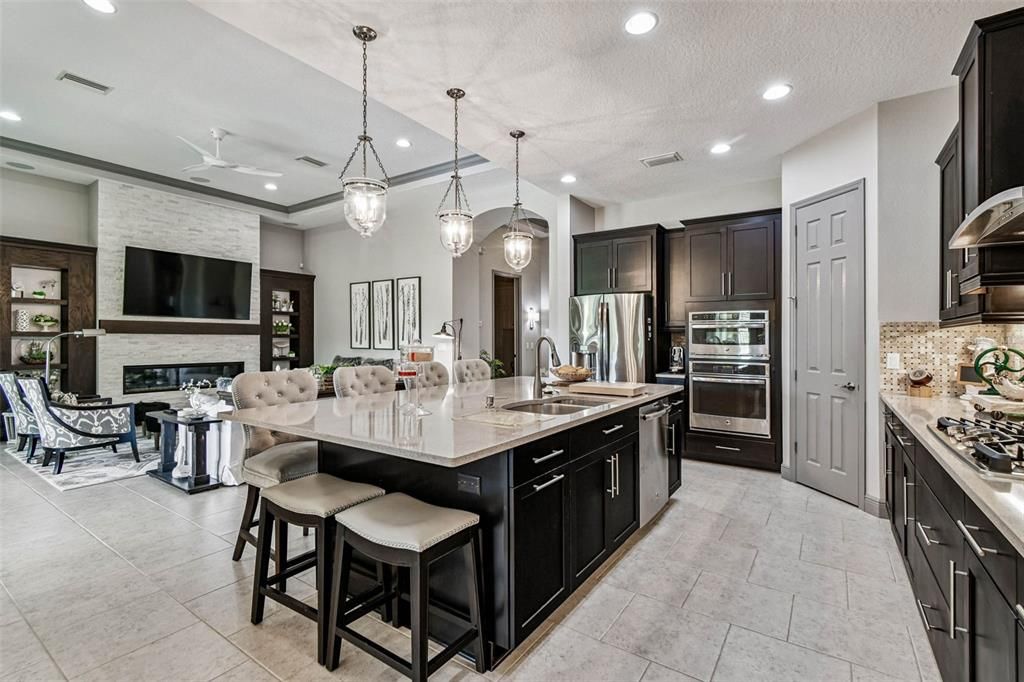 For Sale: $1,395,000 (2 beds, 3 baths, 2625 Square Feet)