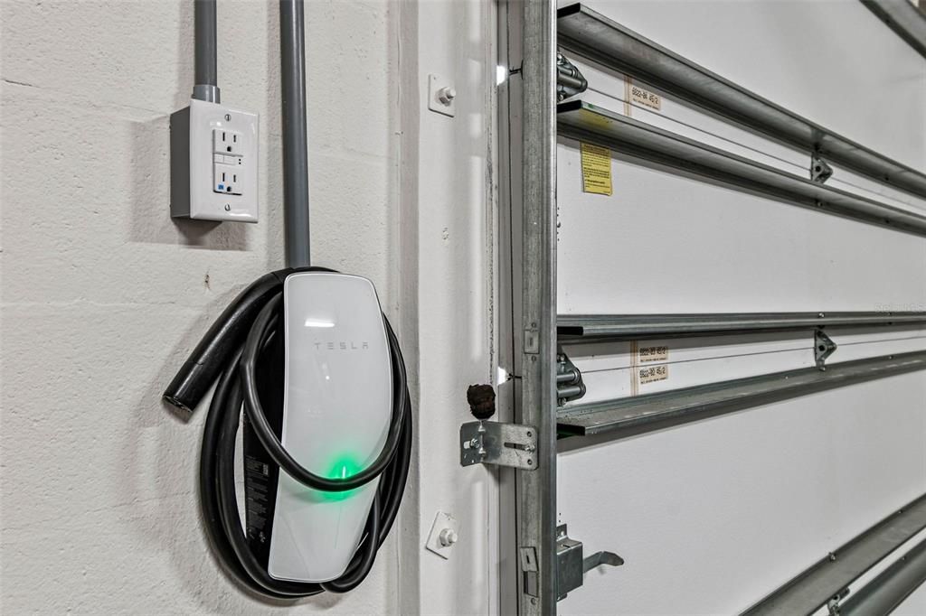 For Sale: $1,395,000 (2 beds, 3 baths, 2625 Square Feet)