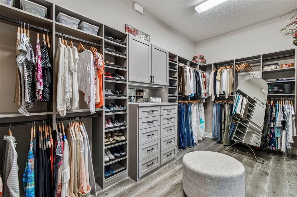 For Sale: $1,395,000 (2 beds, 3 baths, 2625 Square Feet)