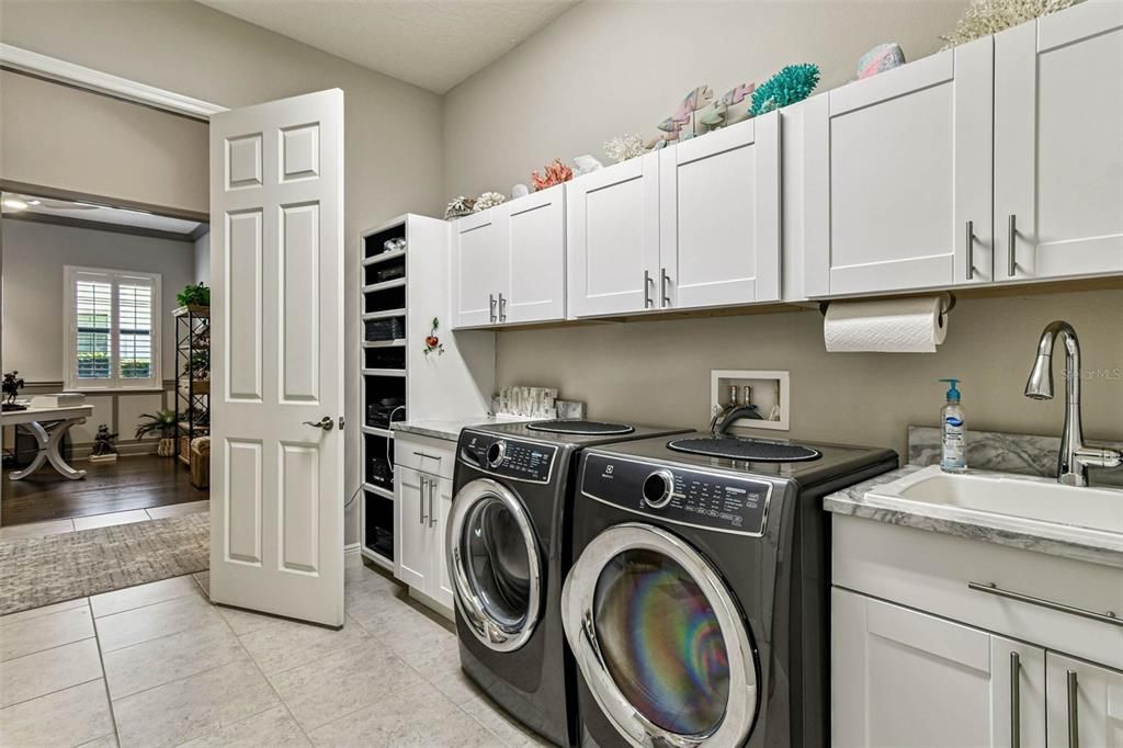 For Sale: $1,395,000 (2 beds, 3 baths, 2625 Square Feet)