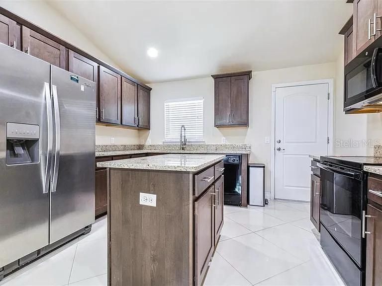 На продажу: $345,000 (4 спален, 2 ванн, 1871 Квадратных фут)