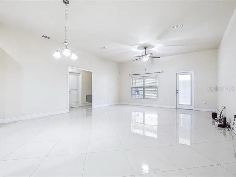 На продажу: $345,000 (4 спален, 2 ванн, 1871 Квадратных фут)