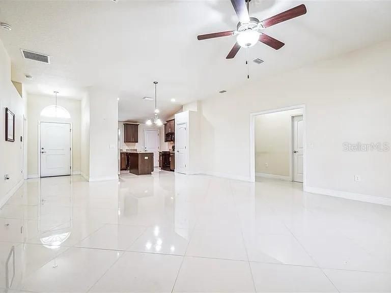 На продажу: $345,000 (4 спален, 2 ванн, 1871 Квадратных фут)