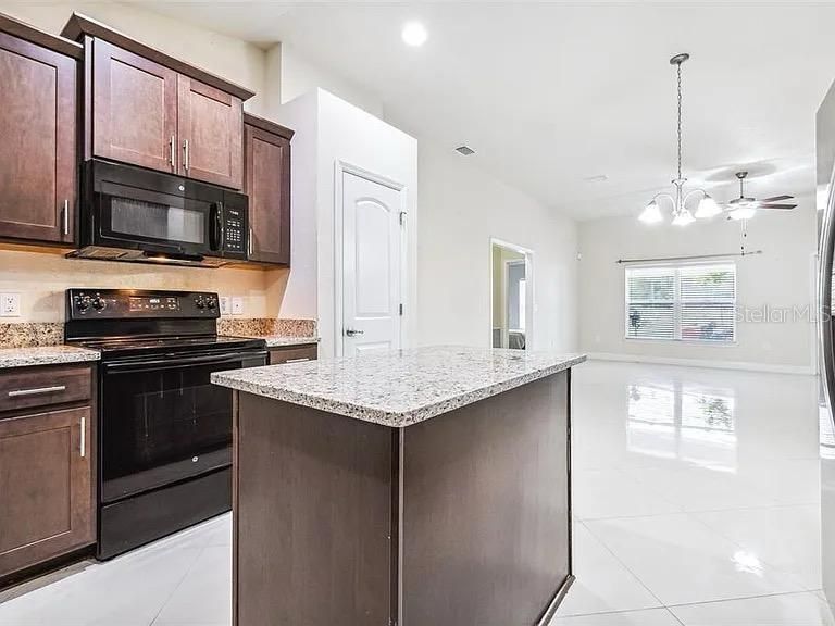 На продажу: $345,000 (4 спален, 2 ванн, 1871 Квадратных фут)