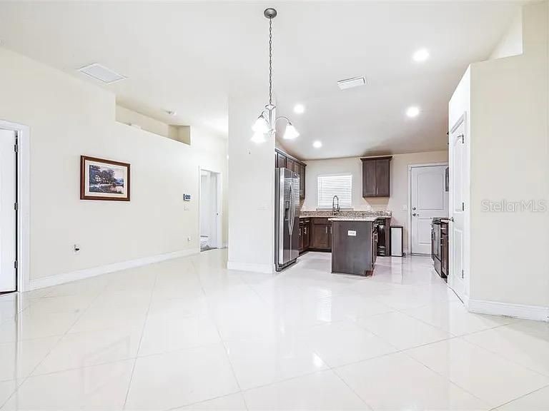 На продажу: $345,000 (4 спален, 2 ванн, 1871 Квадратных фут)