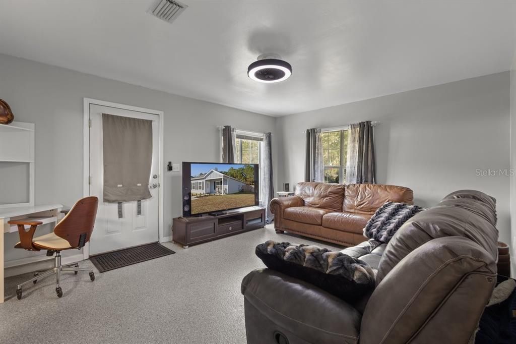 На продажу: $178,000 (2 спален, 2 ванн, 992 Квадратных фут)