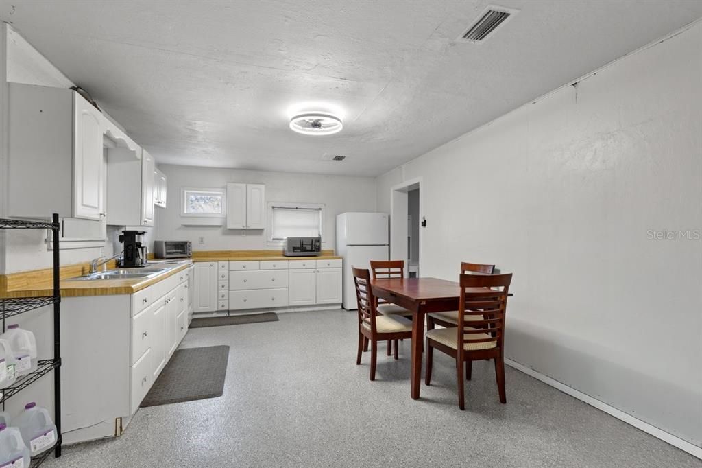 На продажу: $178,000 (2 спален, 2 ванн, 992 Квадратных фут)