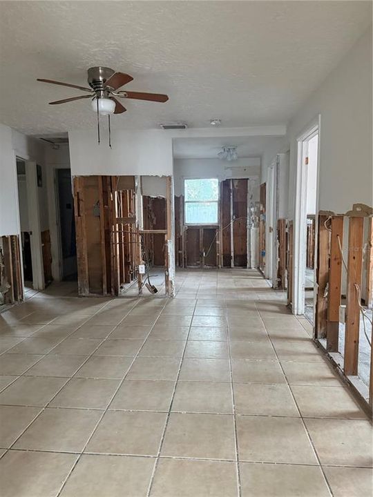 待售: $440,000 (6 贝兹, 4 浴室, 1790 平方英尺)