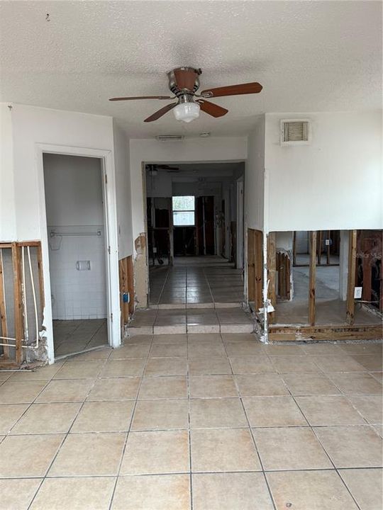 待售: $440,000 (6 贝兹, 4 浴室, 1790 平方英尺)