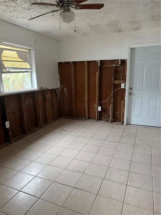 待售: $440,000 (6 贝兹, 4 浴室, 1790 平方英尺)