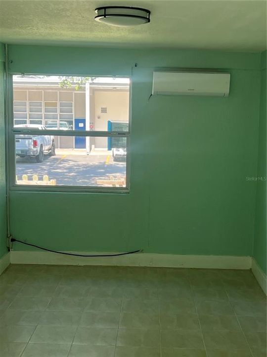 出租: $3,700 (11 贝兹, 4 浴室, 2173 平方英尺)