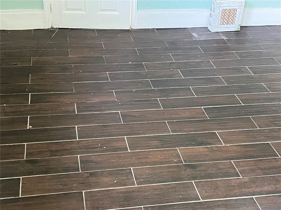 出租: $3,700 (11 贝兹, 4 浴室, 2173 平方英尺)