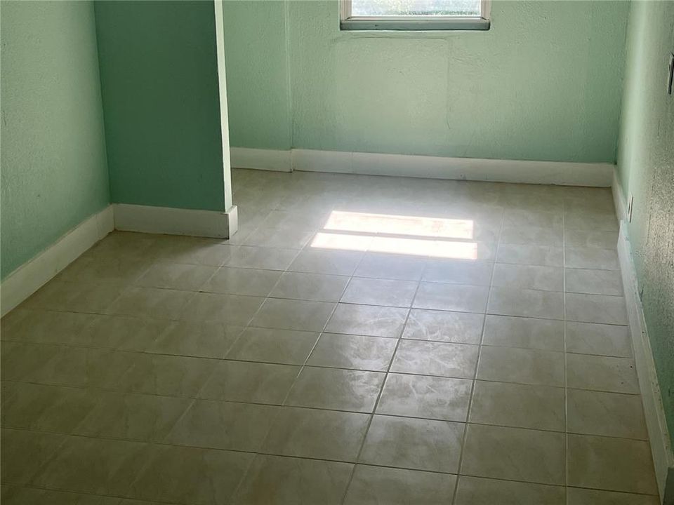 出租: $3,700 (11 贝兹, 4 浴室, 2173 平方英尺)