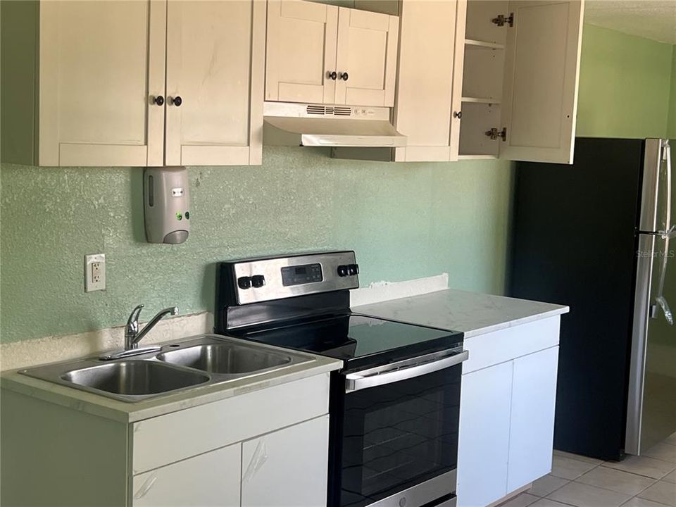 出租: $3,700 (11 贝兹, 4 浴室, 2173 平方英尺)