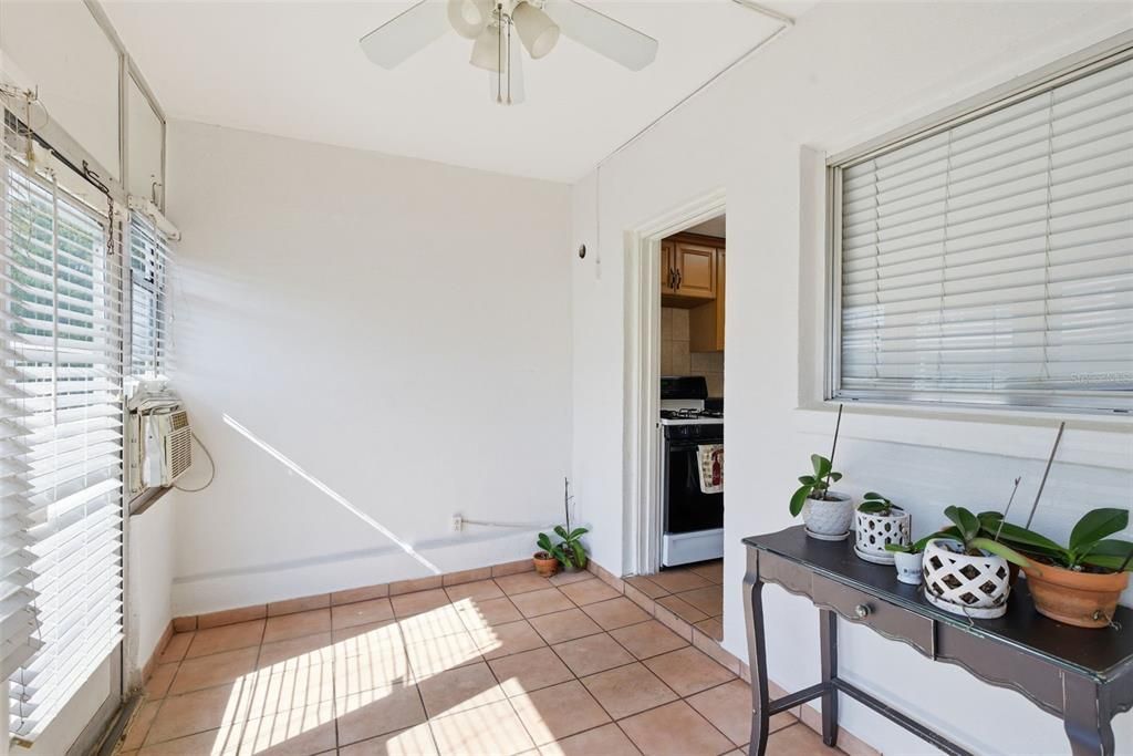 На продажу: $93,000 (1 спален, 1 ванн, 560 Квадратных фут)