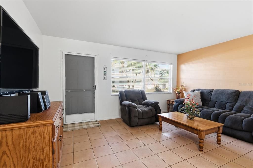 На продажу: $93,000 (1 спален, 1 ванн, 560 Квадратных фут)