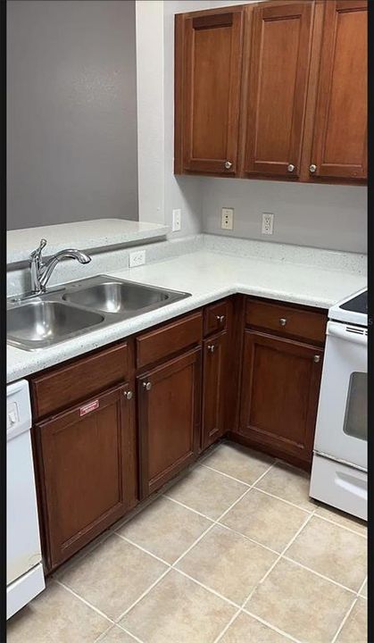 На продажу: $220,000 (3 спален, 2 ванн, 1269 Квадратных фут)