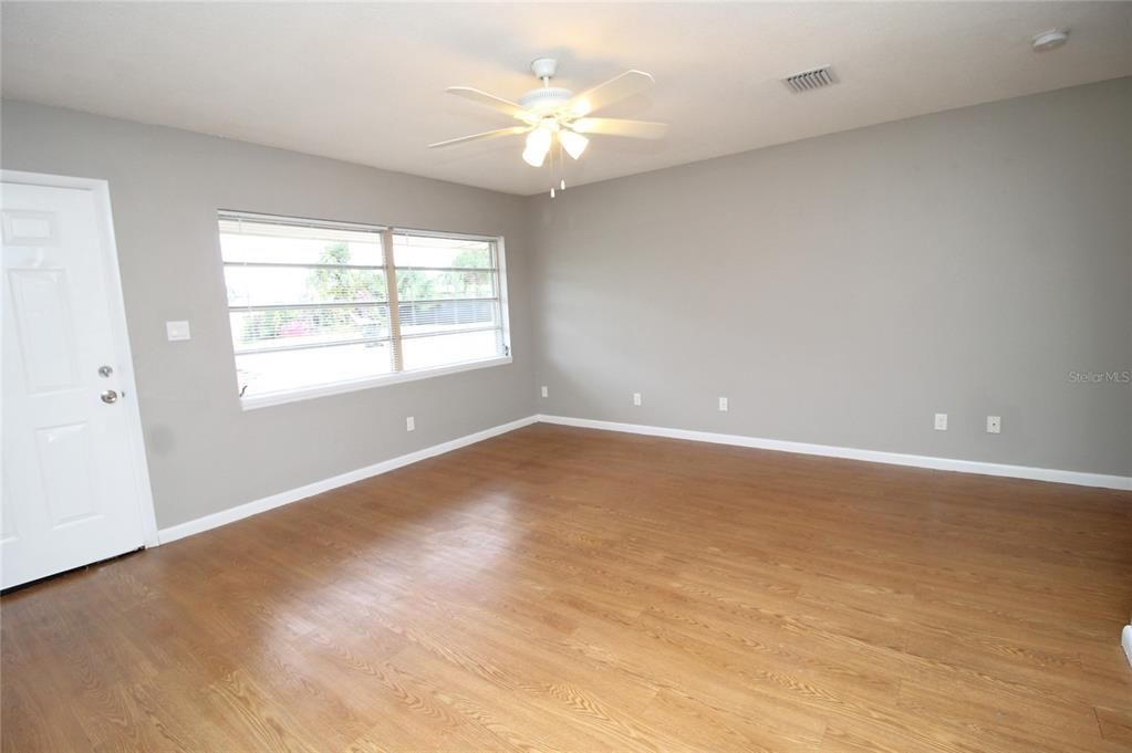 出租: $1,500 (2 贝兹, 1 浴室, 836 平方英尺)