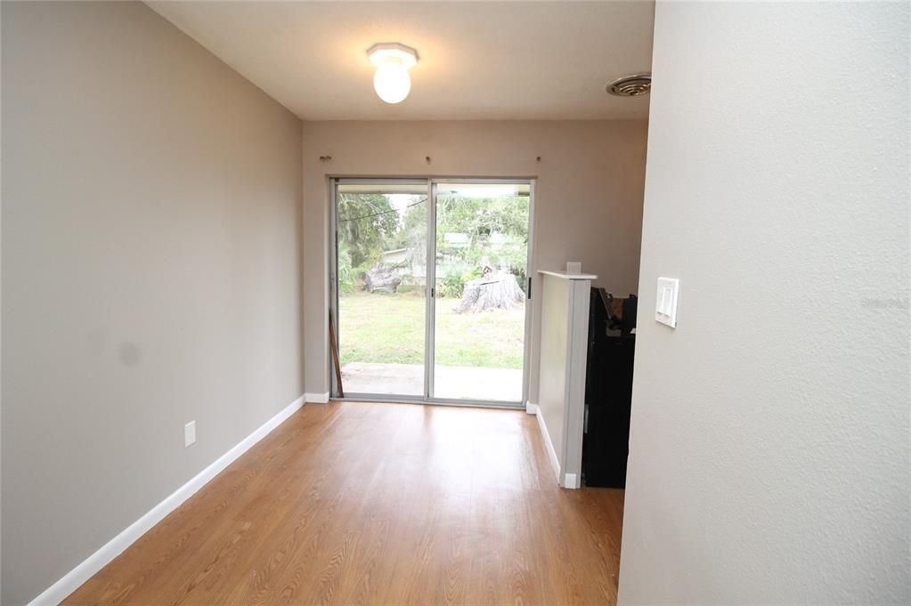 出租: $1,500 (2 贝兹, 1 浴室, 836 平方英尺)