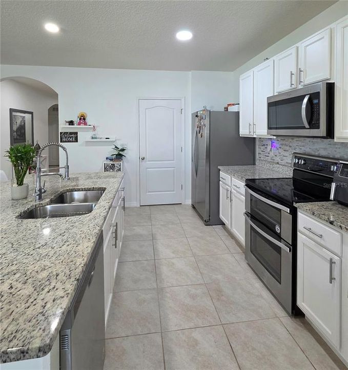 待售: $385,990 (3 贝兹, 2 浴室, 1672 平方英尺)