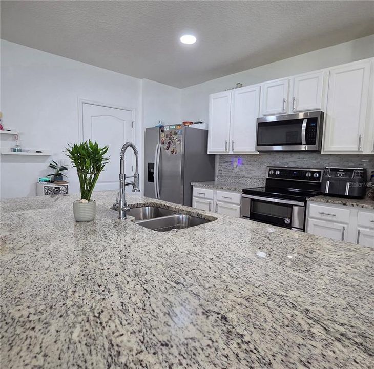 待售: $385,990 (3 贝兹, 2 浴室, 1672 平方英尺)