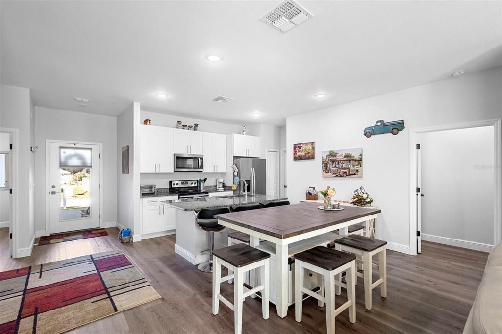 For Sale: $334,900 (3 beds, 2 baths, 1246 Square Feet)