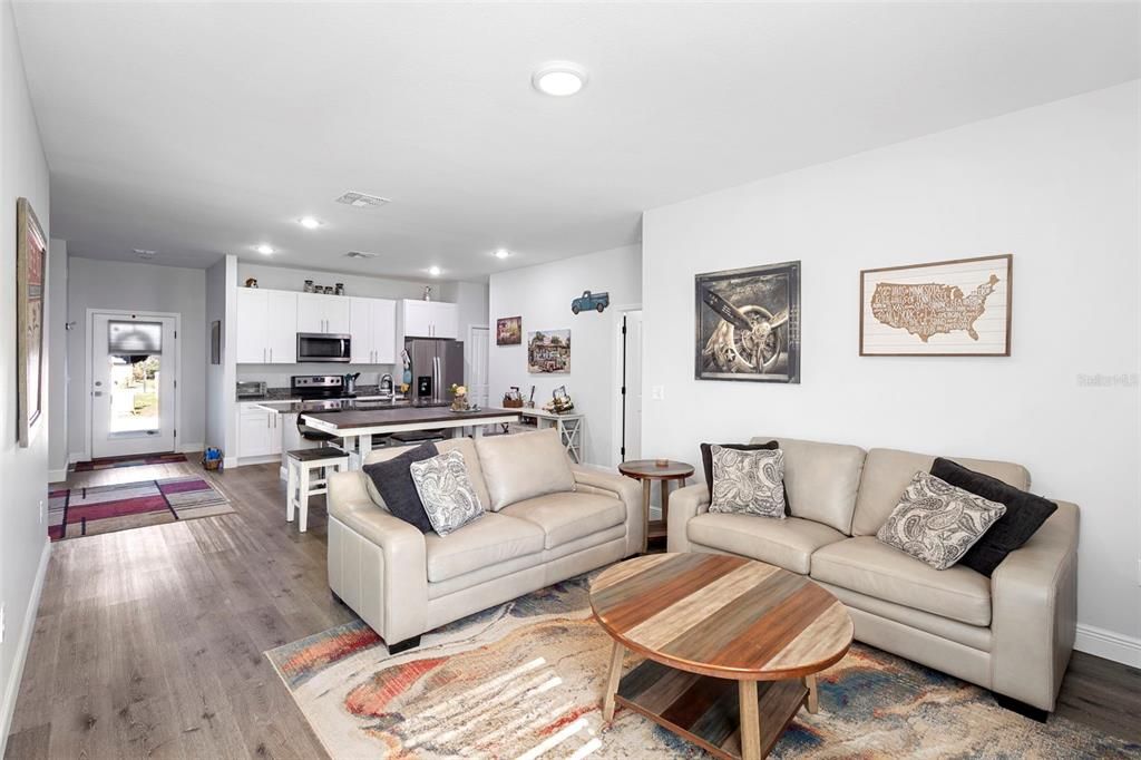 For Sale: $334,900 (3 beds, 2 baths, 1246 Square Feet)