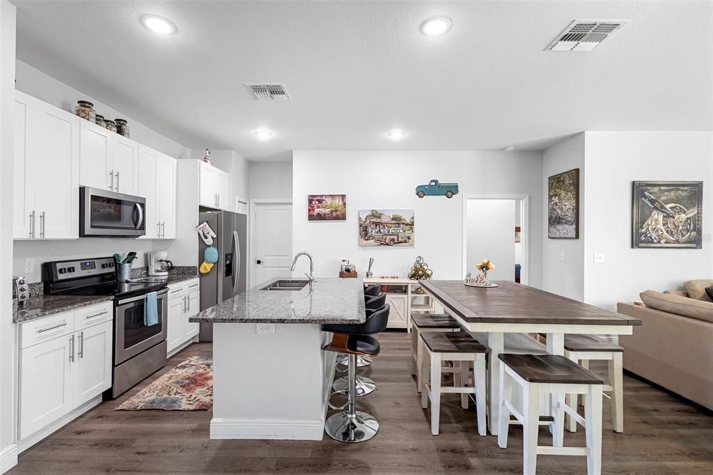 For Sale: $334,900 (3 beds, 2 baths, 1246 Square Feet)