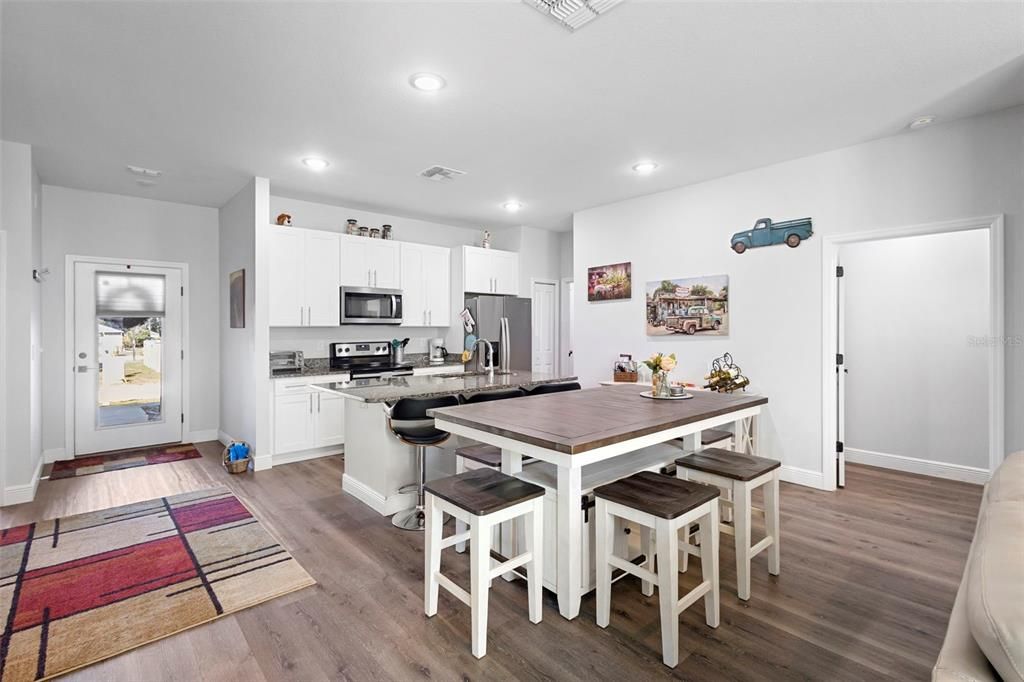 For Sale: $334,900 (3 beds, 2 baths, 1246 Square Feet)