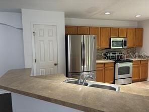 For Rent: $2,100 (3 beds, 2 baths, 1665 Square Feet)