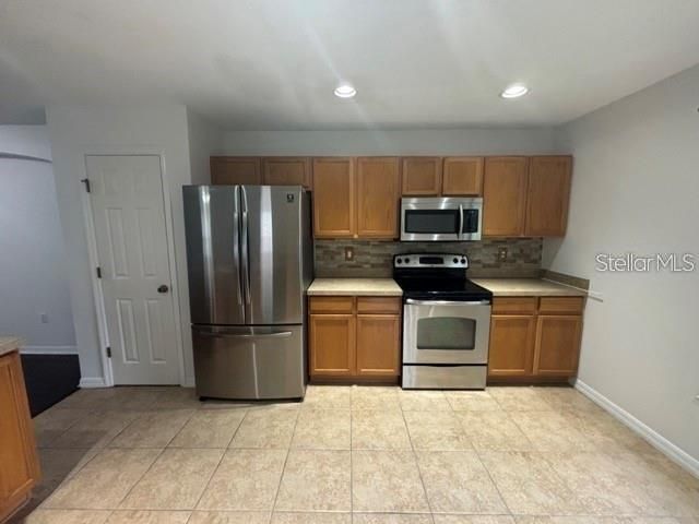 For Rent: $2,100 (3 beds, 2 baths, 1665 Square Feet)