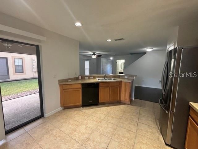 For Rent: $2,100 (3 beds, 2 baths, 1665 Square Feet)