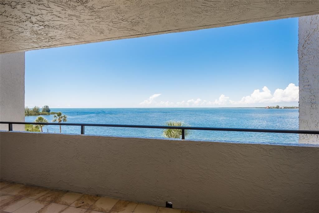 For Rent: $2,200 (2 beds, 2 baths, 1236 Square Feet)