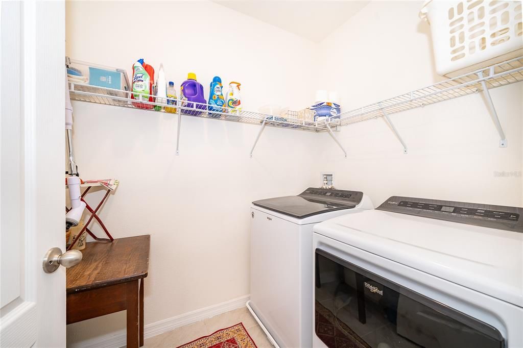 待售: $375,000 (5 贝兹, 3 浴室, 2696 平方英尺)