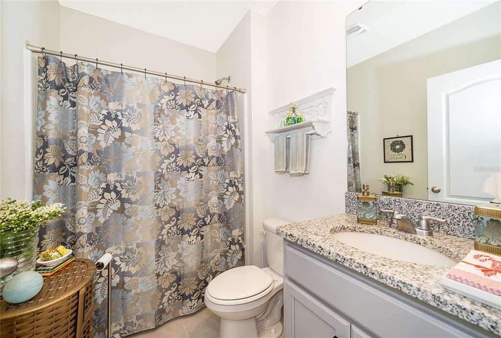 待售: $375,000 (5 贝兹, 3 浴室, 2696 平方英尺)