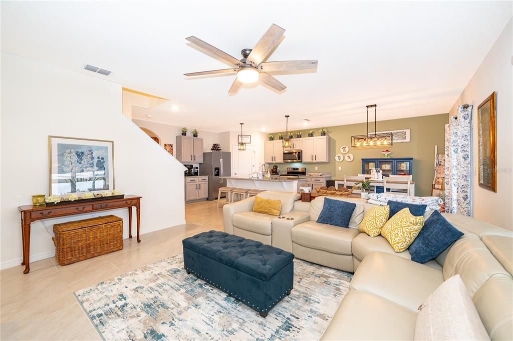 待售: $375,000 (5 贝兹, 3 浴室, 2696 平方英尺)