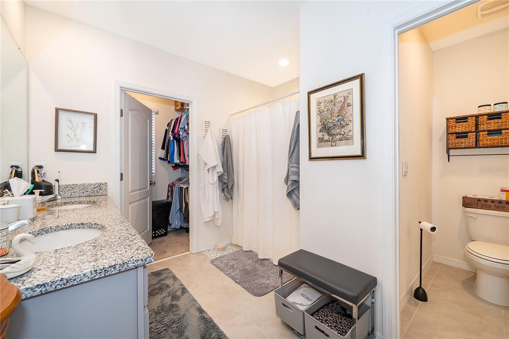 待售: $375,000 (5 贝兹, 3 浴室, 2696 平方英尺)