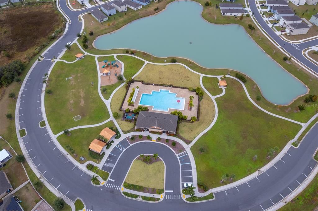 待售: $375,000 (5 贝兹, 3 浴室, 2696 平方英尺)