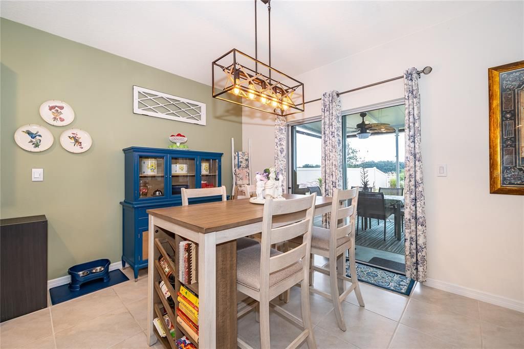 待售: $375,000 (5 贝兹, 3 浴室, 2696 平方英尺)