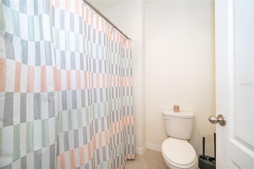 待售: $375,000 (5 贝兹, 3 浴室, 2696 平方英尺)