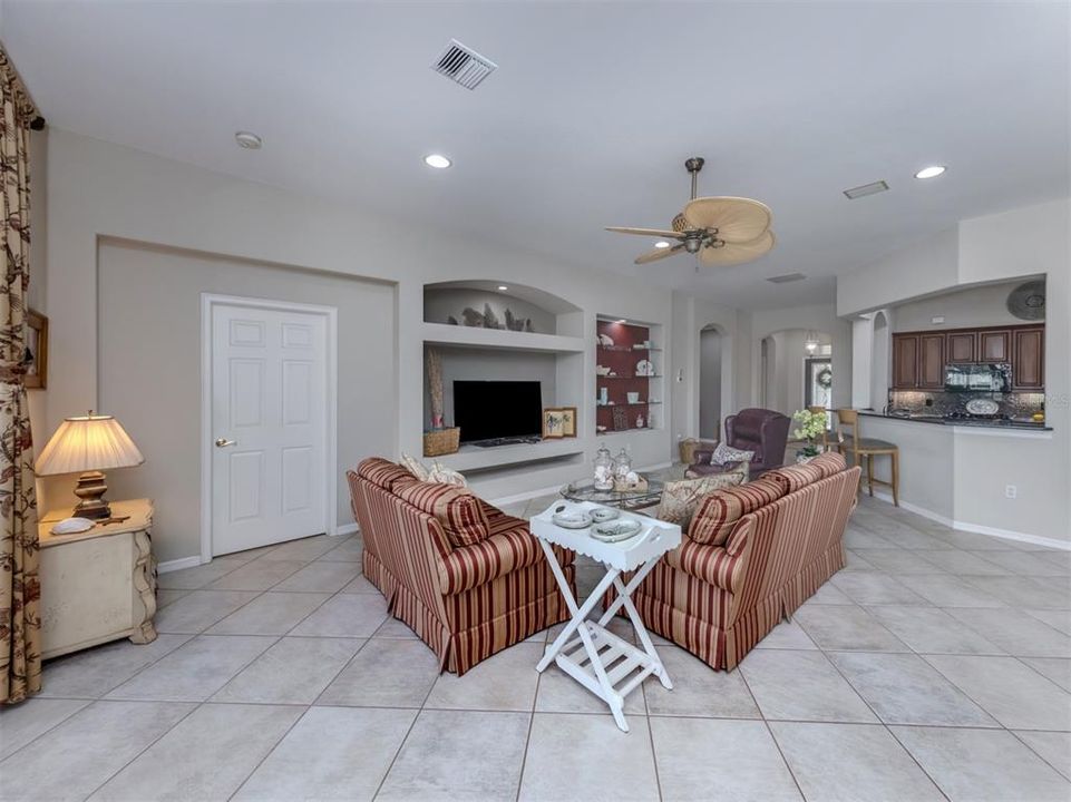 For Sale: $535,000 (2 beds, 2 baths, 1891 Square Feet)