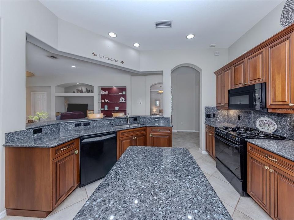 For Sale: $535,000 (2 beds, 2 baths, 1891 Square Feet)