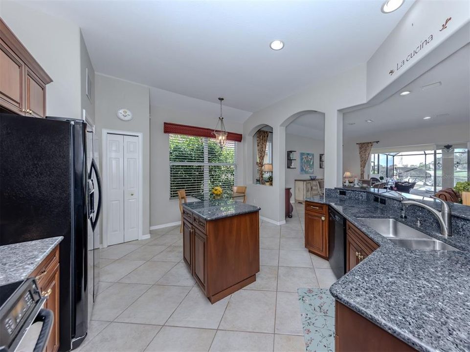 For Sale: $535,000 (2 beds, 2 baths, 1891 Square Feet)