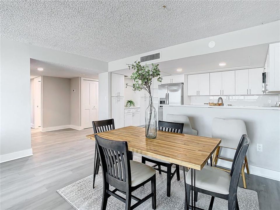 出租: $3,500 (2 贝兹, 2 浴室, 1240 平方英尺)