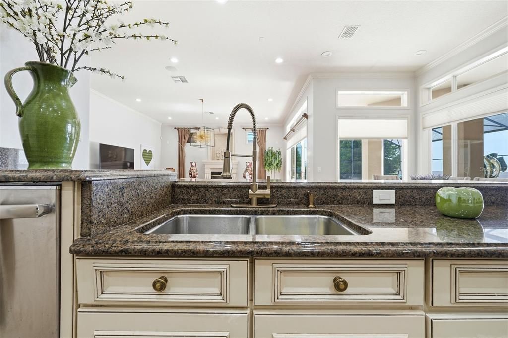 For Sale: $2,700,000 (8 beds, 5 baths, 5607 Square Feet)