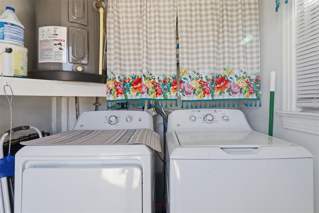 На продажу: $189,000 (2 спален, 1 ванн, 736 Квадратных фут)