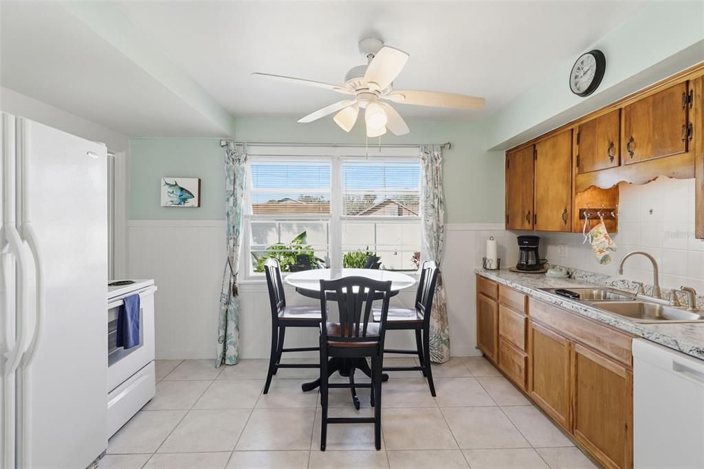 На продажу: $189,000 (2 спален, 1 ванн, 736 Квадратных фут)